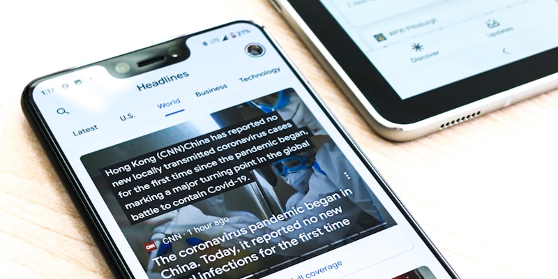 深度专题栏目主图，展示一个体育记者在赛场边用笔记本电脑撰写深度报道的场景